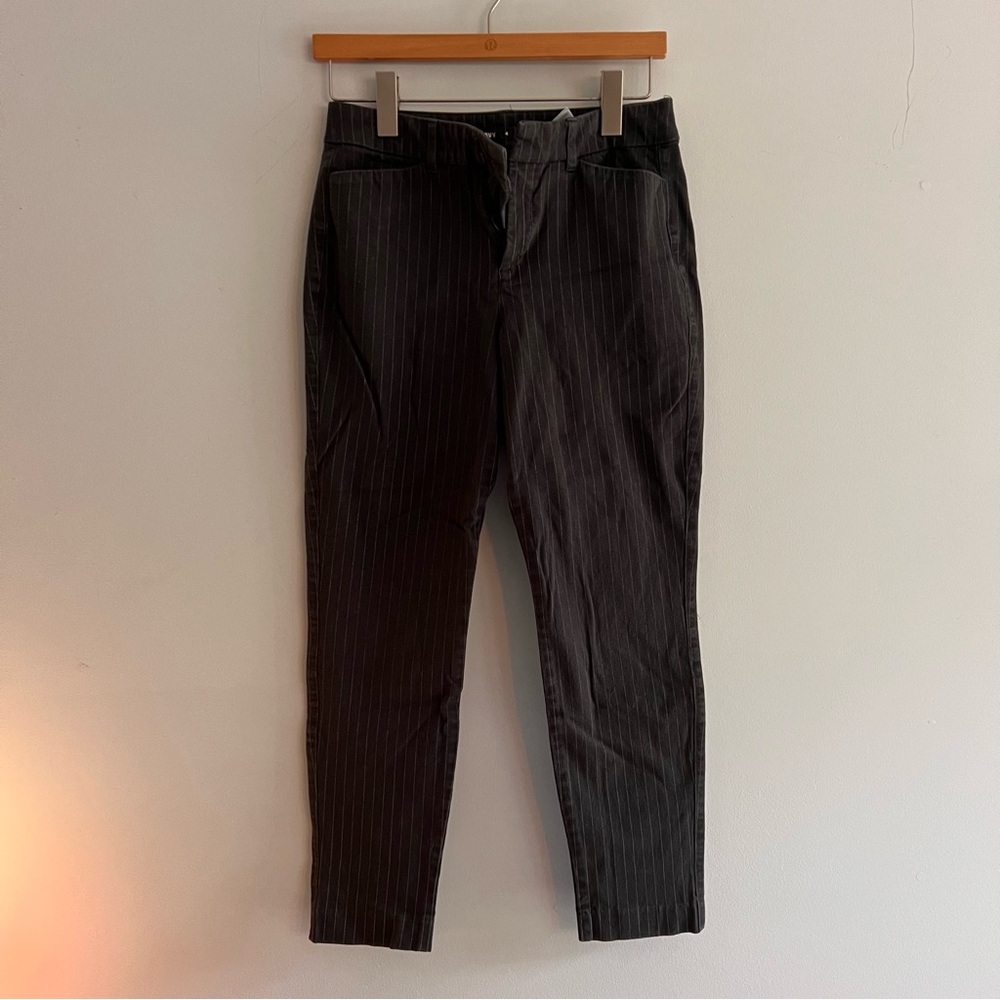 Old navy pixie cut pants. Size 4. Grey and white stripped.